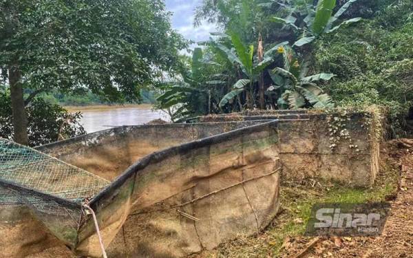 Antara sangkar ikan milik Mohamad Syahir di Kampung Pangsenam, Temerloh yang rosak akibat banjir baru-baru ini