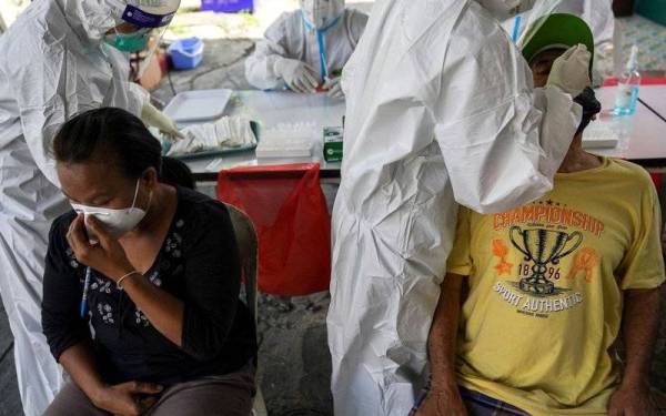 Dalam tempoh 24 jam yang lalu, Thailand merekodkan 3,899 kes baharu Covid-19 dan 19 kematian, menjadikan jumlah jangkitan dalam negara kepada 2,239, 475 kes dan 21,769 kematian.- Foto Reuters
