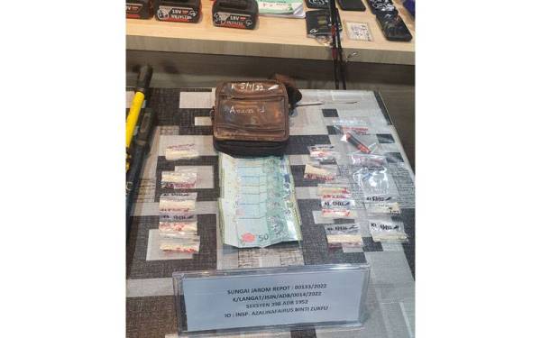 Antara barang kes yang dirampas dalam Ops Sarang di sebuah kebun kelapa sawit sekitar Jalan Klang - Banting, Seri Cheeding, Kuala Langat pada Rabu.