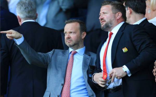 Woodward dan Arnold dua watak penting dalam memacu komersial Manchester United.