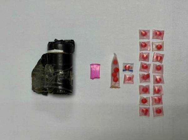 Pil yaba yang dirampas oleh Batalion 7 PGA Kuantan dalam serbuan berasingan di Kampung Bagus, Rantau Panjang pada Sabtu.