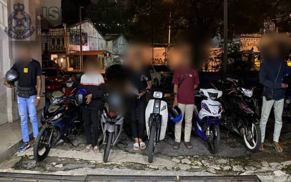Antara penunggang motosikal yang ditahan dalam operasi JSPT Kuala Lumpur.