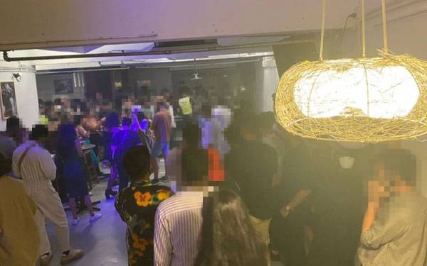 Antara individu yang dikompaun dalam serbuan di sebuah pusat hiburan di Taman Tun Dr Ismail di sini pada Sabtu.