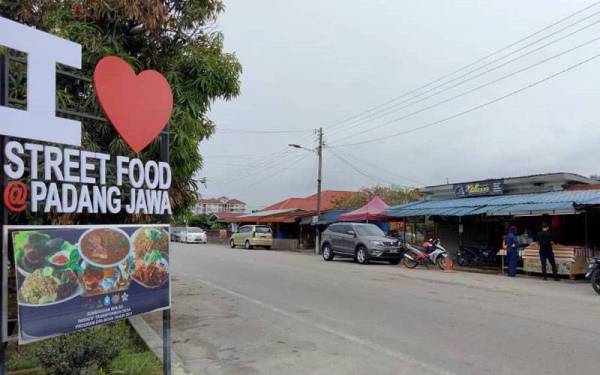 Suasana di tapak niaga 'street food' Padang Jawa kembali 'bernyawa' apabila pelanggan mulai membanjiri lokasi berkenaan.