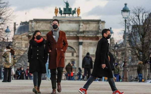 Perancis catat peningkatan kadar kemasukan pesakit Covid-19 ke hospital kesan penularan varian Omicron. - Foto Reuters