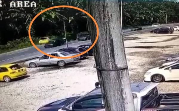 Rakaman CCTV menunjukkan kejadian kemalangan maut melibatkan seorang penghantar makanan yang menaiki sebuah Perodua Myvi berwarna kuning di Kilometer 91.1, Jalan Kuala Terengganu-Kuantan, berhampiran Air Hitam di Dungun pada Isnin.