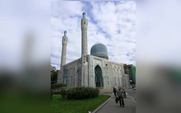 Mohd Faizal berkesempatan melawat masjid di St Peterburg Rusia.