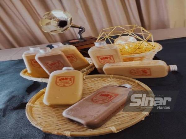 Kopi yang sudah siap dibancuh juga disediakan Naim berdasarkan permintaan orang ramai.