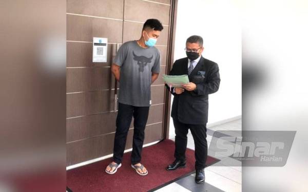 Peguam bela, Muhammad Hasif Hasan (kanan) yang dilantik selepas kematian peguam yang dilantik oleh tertuduh Mohammad Zahir Abdullah Shahaimi,30, (kiri) sebelum ini. - Foto Sinar Harian