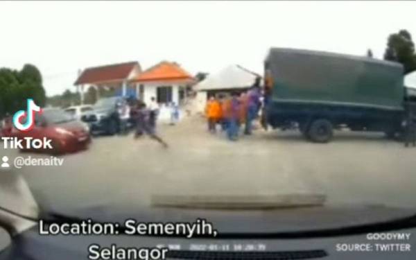 Rakaman seorang OKT cuba melarikan diri di Klinik Kesihatan Beranang Semenyih tular di media sosial.