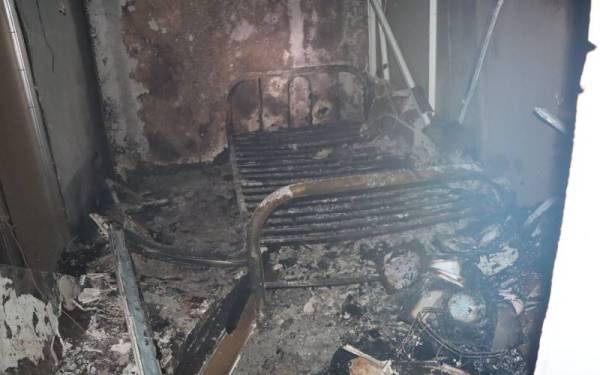 Keadaan dalam rumah kedai yang terbakar pada petang Rabu. - Foto ihsan Bomba KL