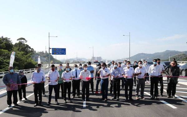 Majlis perasmian pembukaan disempurnakan Kon Yeow pada Khamis.