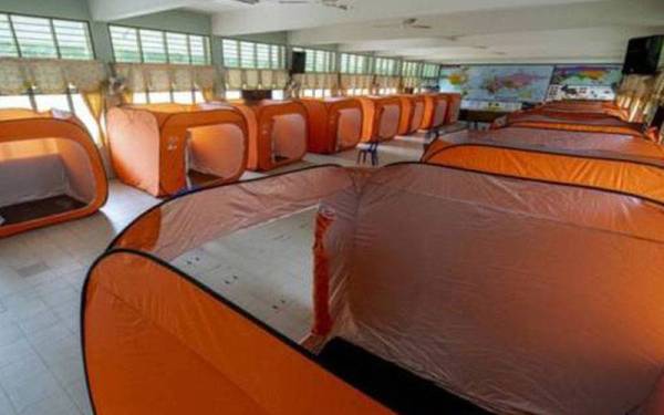 Hampir 100 peratus ketua isi rumah yang berpindah ke PPS ketika banjir gelombang pertama terima bayaran Bantuan Wang Ihsan setakat ini. - Foto Bernama