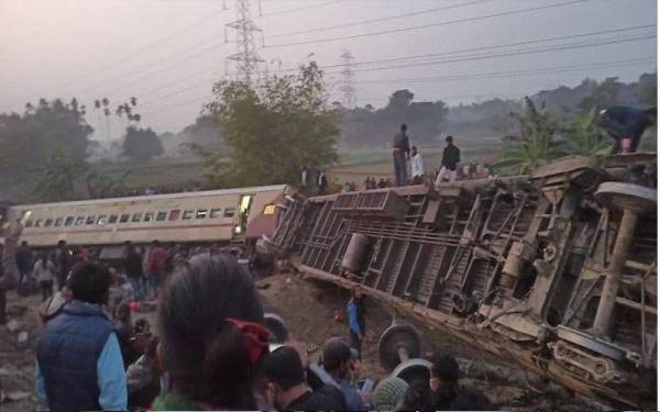 Lima maut, puluhan cedera nahas kereta api di India