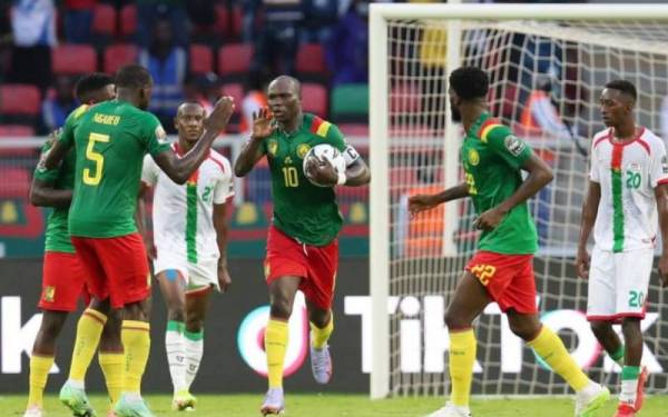 Vincent Aboubakar meraikan jaringannya bersama rakan sepasukan selepas menewaskan Ethiopia 4-1 di Stadium d’Olembe, Yaounde hari ini.