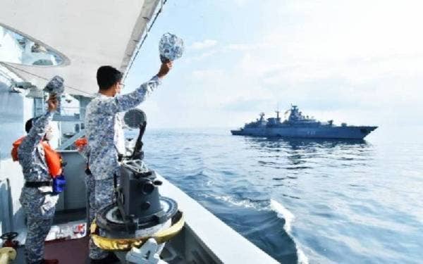 Armada laut negara membuktikan komitmen mereka menerusi kejayaan melaksanakan 100 peratus operasi rutin dan berkala termasuk Ops Benteng membabitkan Armada Barat dan Armada Timur, tahun lalu.