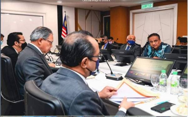 Reezal dan pasukan KPKT mengadakan perbincangan dengan Mustapa di Putrajaya pada Jumaat.