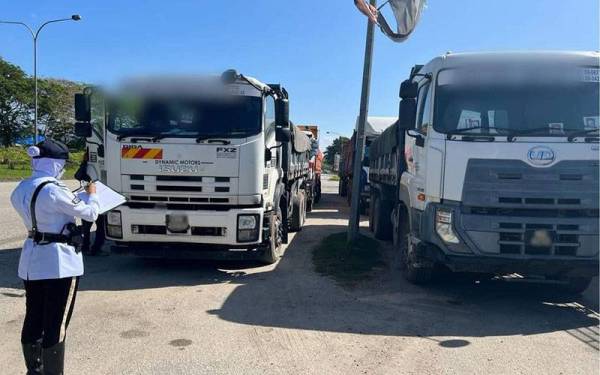 Pegawai dan anggota BSPTD Kuantan dan JPJ Pahang mengesan lima lori pasir yang membawa lebih muatan dalam Ops Perdagangan (Timbang Berat) yang diadakan pada Khamis.