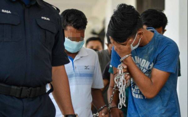 Remaja yang videonya tular dalam media sosial kerana dimandikan seperti 'jenazah' akibat cuba mencuri tabung masjid dihukum penjara 10 hari dan didenda RM4,000.