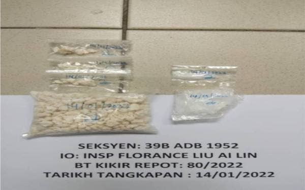 Rampasan dadah daripada suspek dalam serbuan pada Jumaat.