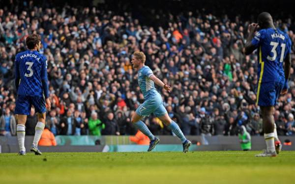 De Bruyne meraikan jaringannya selepas meledak gol tunggal perlawanan ketika membantu Manchester City menewaskan Chelsea di Stadium Etihad, Manchester. - Foto AFP