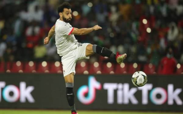 Salah merembat gol kemenangan Mesir ketika berdepan Guinea-Bissau pada Ahad. - Foto pix/Rex