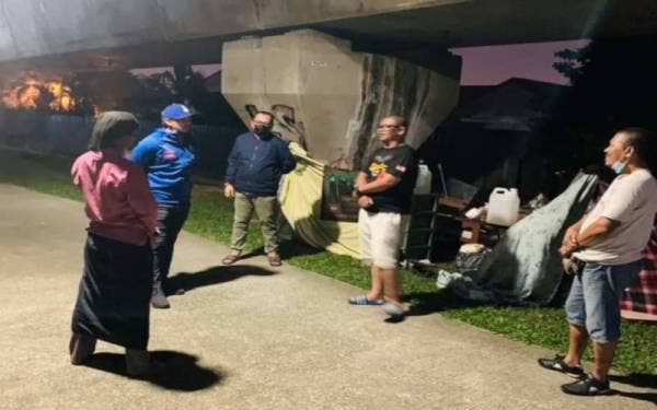 Kasturi (kiri) bersetuju untuk menerima bantuan segera melalui inisiatif KPKT