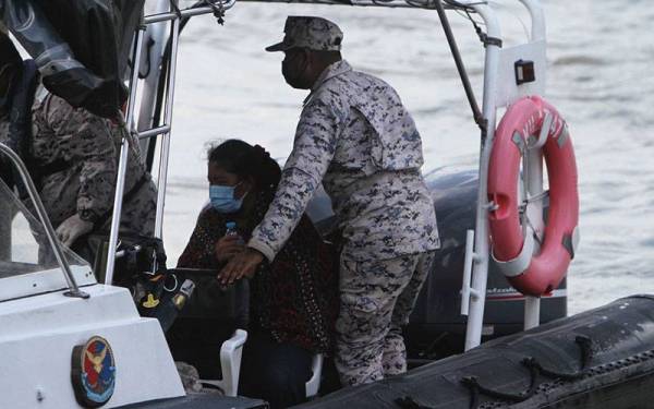 Wanita yang dipercayai selamat dalam tragedi bot karam di perairan Pulau Pisang pada Selasa.
