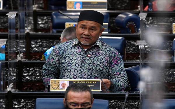 Menteri Alam Sekitar dan Air merangkap Ahli Parlimen Kubang Kerian Datuk Seri Tuan Ibrahim Tuan Man berucap pada Mesyuarat Khas Penggal Keempat, Parlimen ke-14 di Bangunan Parlimen pada Khamis. - Foto Bernama