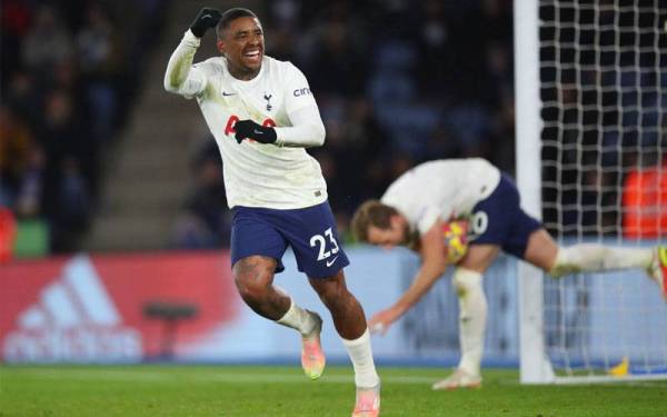 Berwijn meraikan jaringannya ketika membantu Spurs menewaskan Leicester 3-2.
