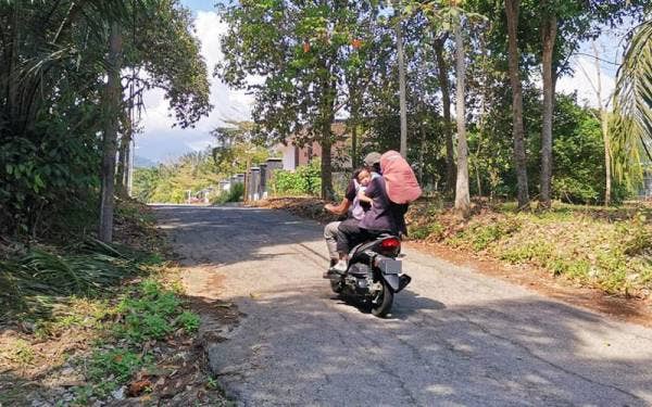 Lokasi kejadian di Kampung Bukit Berapit, Kuala Kenas, Kuala Kangsar merupakan laluan utama penduduk untuk ke sekolah dan pekan berhampiran.