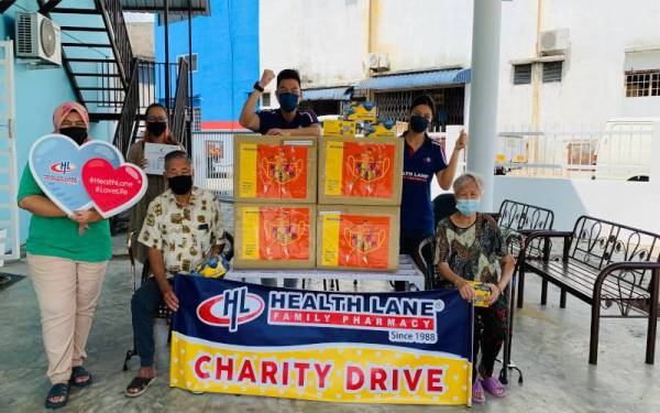 Farmasi Health Lane bersama Neutrovis turut melaksanakan CSR melalui sumbangan 300 kotak pelitup muka kepada rumah orang tua dan rumah anak yatim sekitar Kuantan, pada Rabu.