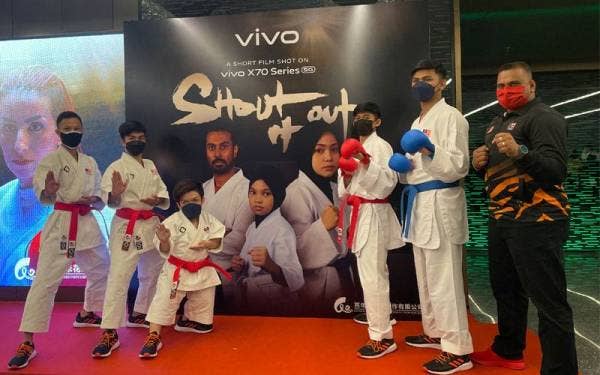 Atlet-atlet karate orang kurang upaya menunjukkan aksi semasa pelancaran filem pendek Shout it Out di sebuah pawagam di ibu negara pada Rabu.