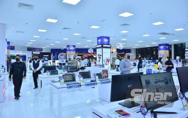Nojima menawarkan pelbagai produk berkualiti tinggi daripada teknologi terkini sehingga peralatan kediaman serta elektronik mampu milik. - Foto Sinar Harian ASRIL ASWANDI SHUKOR