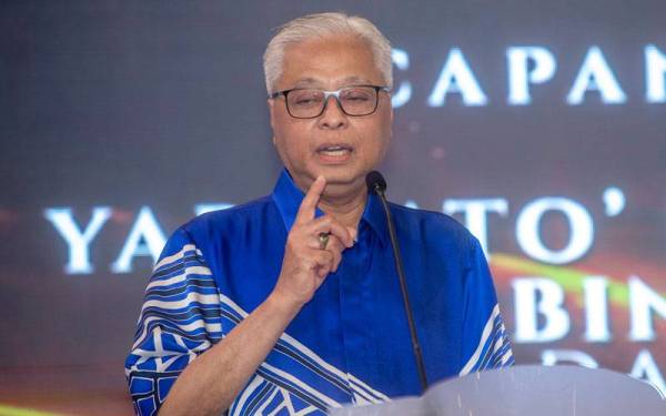 Ismail Sabri menyampaikan ucapan perasmian Majlis Makan Malam Mesyuarat Agung Tahunan Persatuan Kelab-kelab Belia Malaysia (MAYC) Kebangsaan Kali Ke-60 di sini malam ini. -Foto Bernama