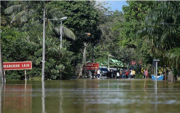 Mesyuarat Jawatankuasa Pengurusan Bencana Pusat juga dijadualkan akan membincangkan penyelesaian isu banjir, terutamanya di lokasi-lokasi utama di seluruh negeri. - Gambar hiasan 