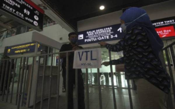 Pembukaan semula platform Perjalanan Lengkap Vaksin (VTL) darat serta udara antara Malaysia dan Singapura pada Jumaat dijangka akan merancakkan lagi pemulihan ekonomi negara ini terutama bagi penduduk Johor. (Gambar hiasan) - Foto Bernama