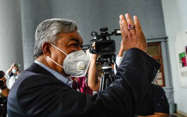 Mahkamah Tinggi hari ini memerintahkan Datuk Seri Dr Ahmad Zahid Hamidi membela diri atas 47 pertuduhan pecah amanah, rasuah, pengubahan wang haram melibatkan dana Yayasan Akalbudi (YAB). Foto Bernama