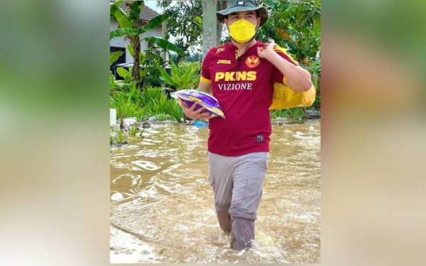 Raja Muda Selangor, Tengku Amir Shah Sultan Sharafuddin Idris Shah turut berkenan menyampaikan bantuan kepada mangsa banjir.