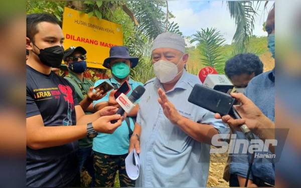Abdul Khalim ketika bercakap kepada media di Hutan Simpan Relai, Ladang Serasa pada Isnin.