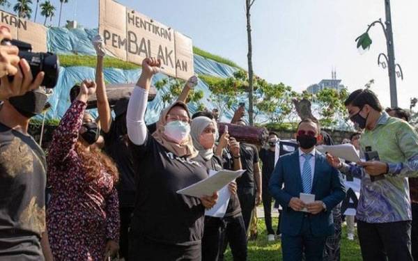 Perhimpunan aman diadakan Parti Ikatan Demokratik Malaysia (Muda) berkaitan Darurat Banjir dan Krisis Iklim di Parlimen pada Khamis lalu.