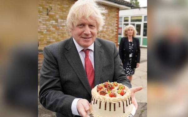 Parti kejutan sempena hari lahir Johnson didakwa dirancang isterinya, Carrie ketika lockdown pertama pada Jun 2020. - Foto: Agensi
