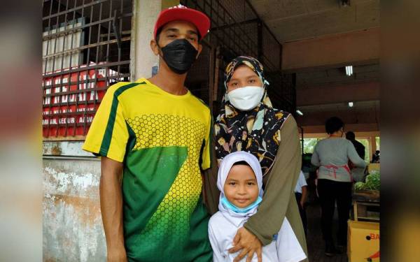Kedua ibu bapa, Mohd Asyraf Ahmad, 37 dan Nur Shakilla Zainol, 33 serta adik, Sara Salsabilla Mohd Asyraf, 7, yang sering menjadi pemberi sokongan kepada Muhammad Haziq.