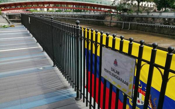 Notis penyelenggaraan dipasang di kawasan tarikan pelancong itu.