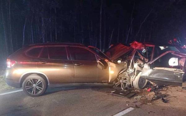 Kenderaan yang terlibat dalam nahas awal khamis pagi. - Foto Bomba Pahang