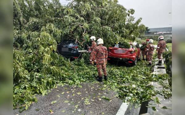 Kejadian berlaku kira-kira jam 5 petang itu melibatkan Jalan Subang berdekatan Politeknik Premiere Sultan Salahuddin Abdul Aziz Shah.