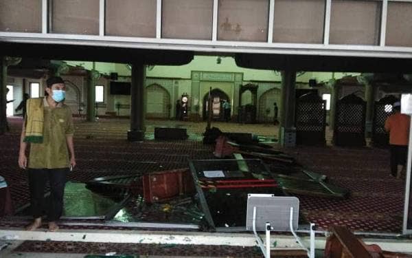 Antara kerosakan bangunan Politeknik Shah Alam akibat dilanda ribut petang Khamis. - Foto: Foto: Facebook PSA