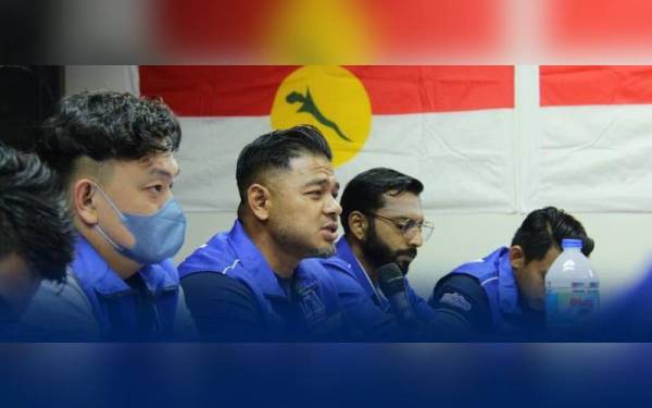 Johan Azam (tengah) menolak hasrat tiga bekas ADUN Bersatu untuk menyertai UMNO semula. 