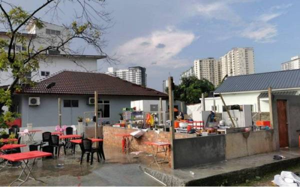 Gambar yang dikongsikan penduduk di laman sosial Facebook. - Foto Facebook Bro Ely Azli