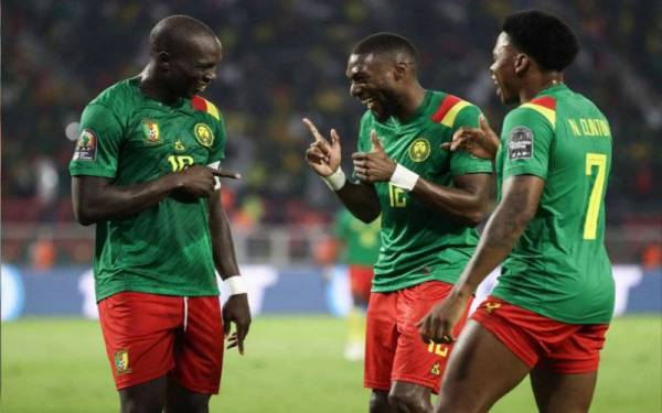Sebahagian pemain Cameroon meraikan kejayaan ke atas Comoros - foto inside the game